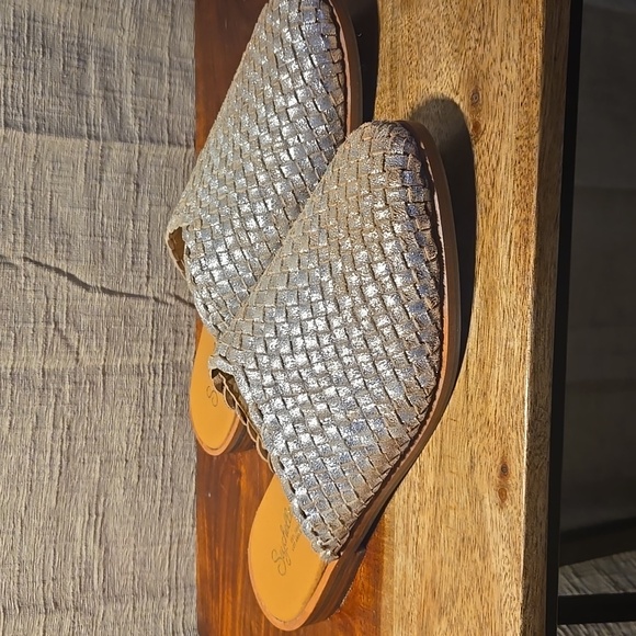 Seychelles Women's Silver and Tan Woven Mules - Size 7.5M - Never Worn! - Picture 2 of 12